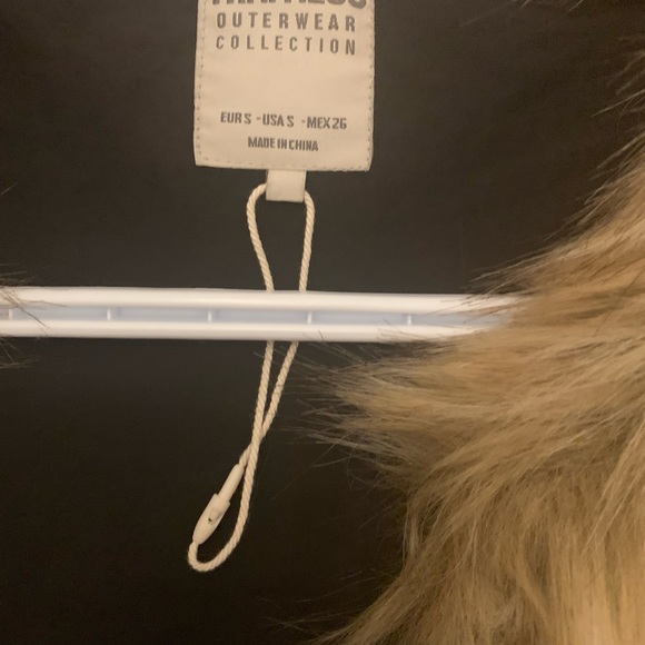 Zara fur vest pre owned SMALL - Picture 2 of 2